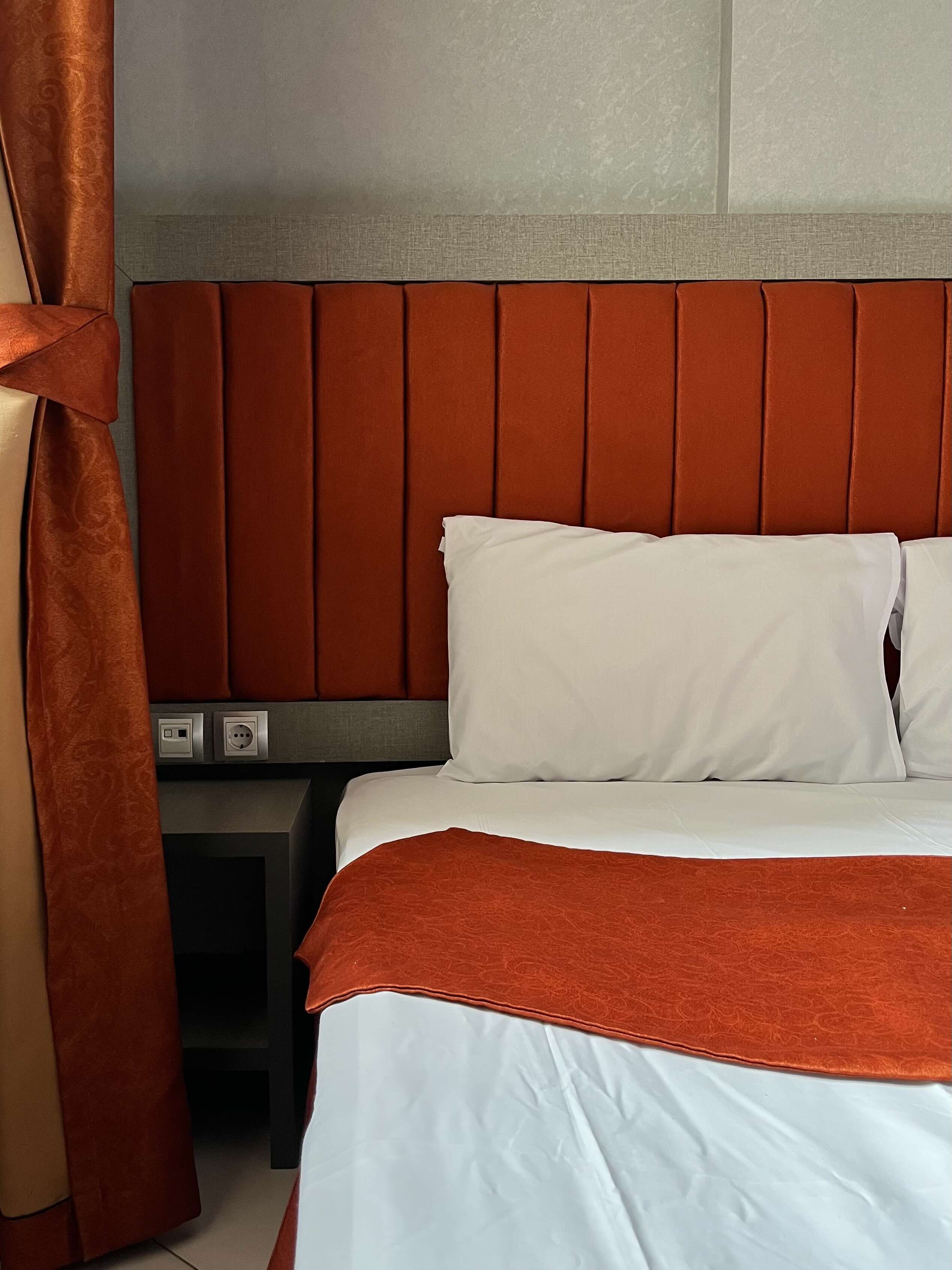 اتاق شماره 203